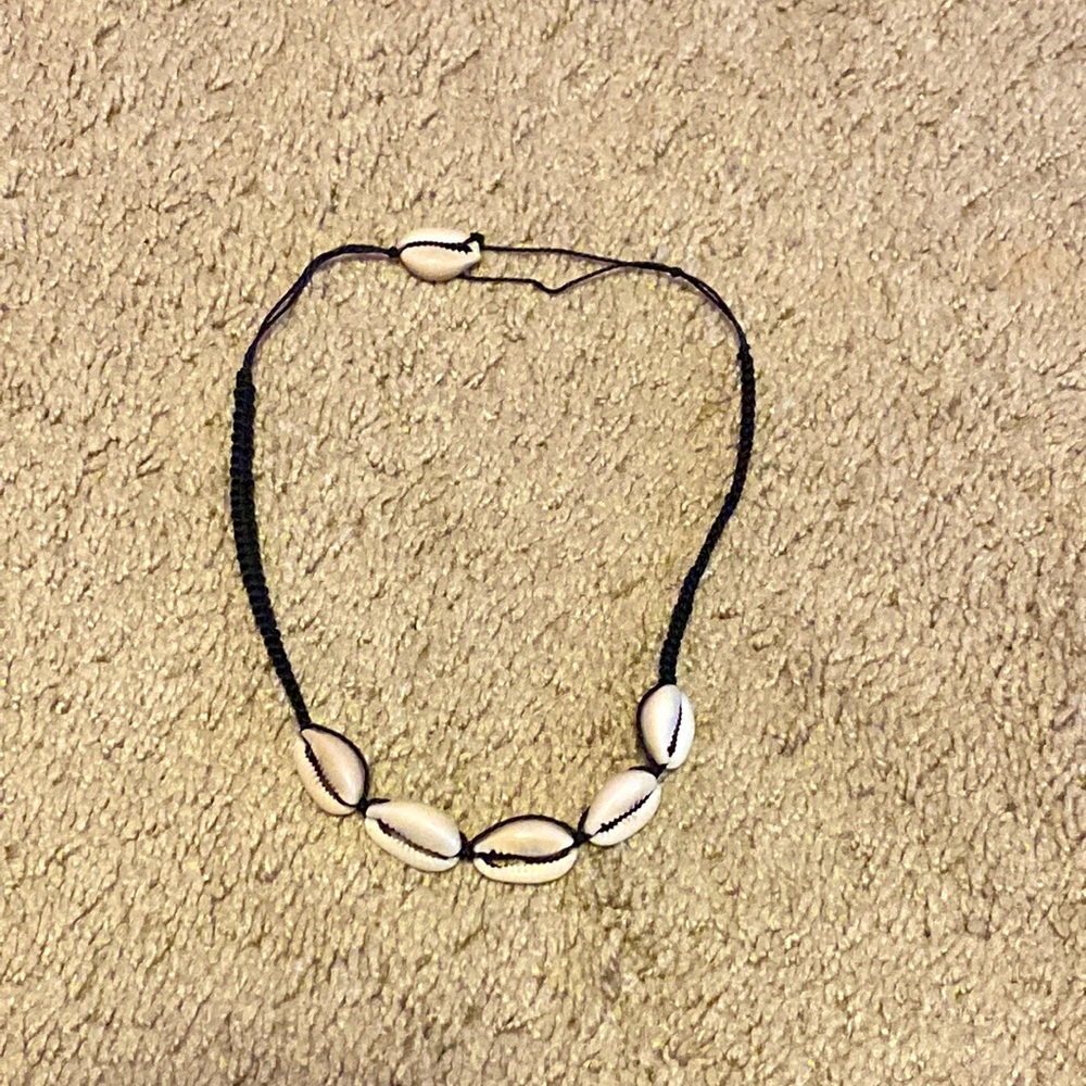 Seashell chocker necklace